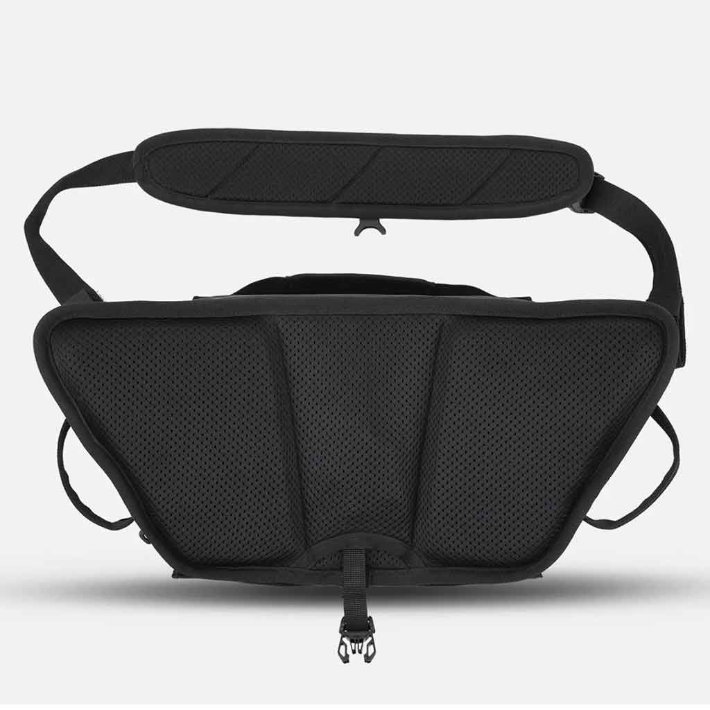 Wandrd Rogue Sling 6L Bag Black